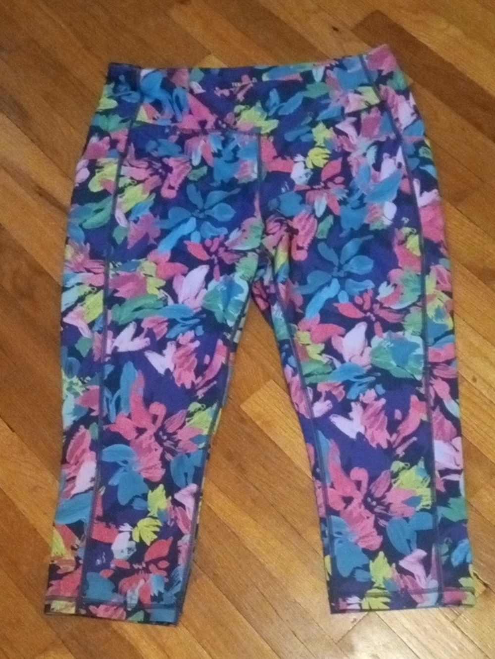 women 1x drift capri leggings, bright colorful